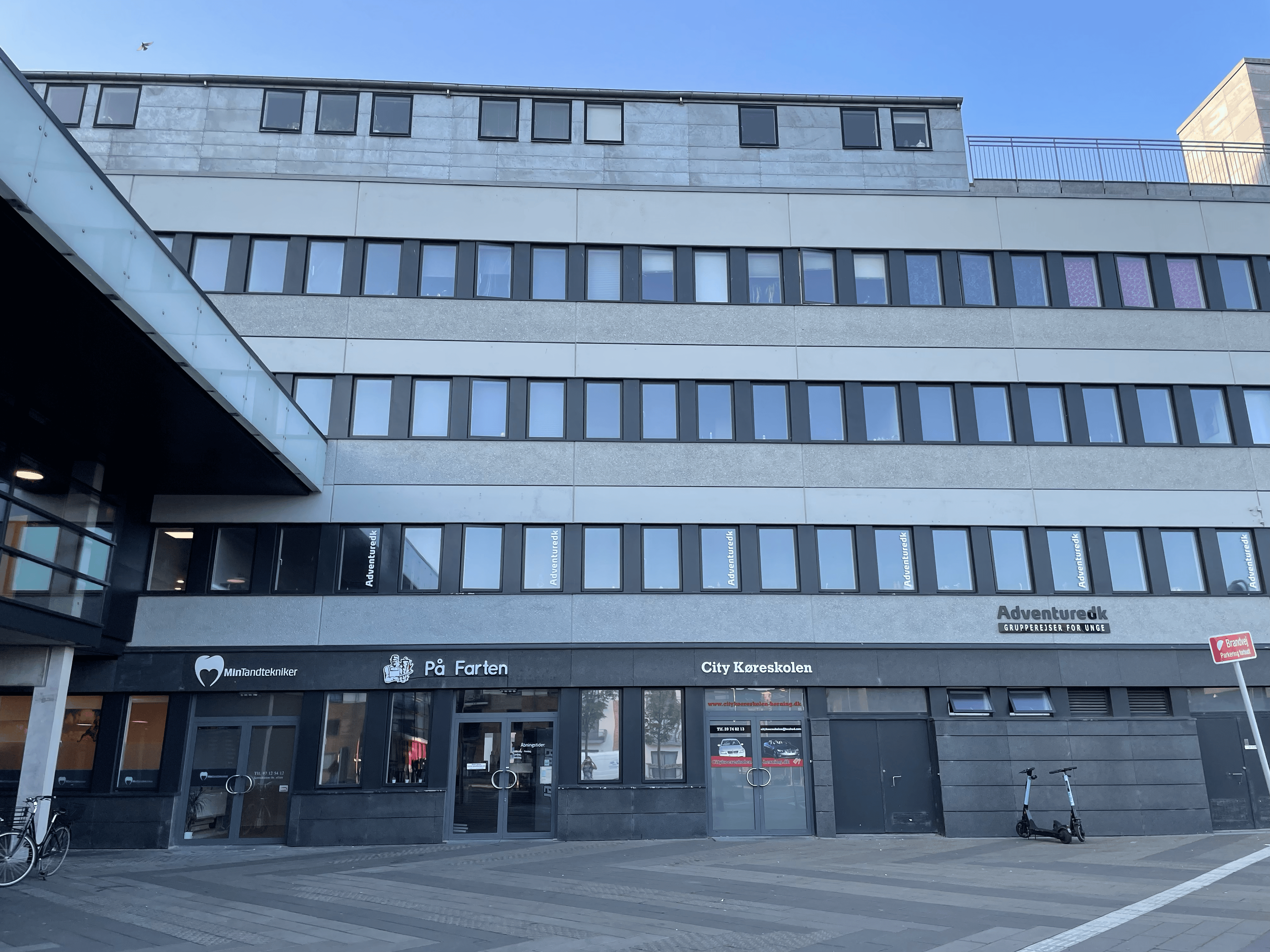 Min Tandtekniker på Banegårdspladsen i Herning